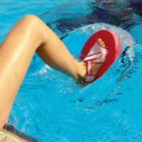 Bild eines Fußes im Wasser mit Aqua-Twin